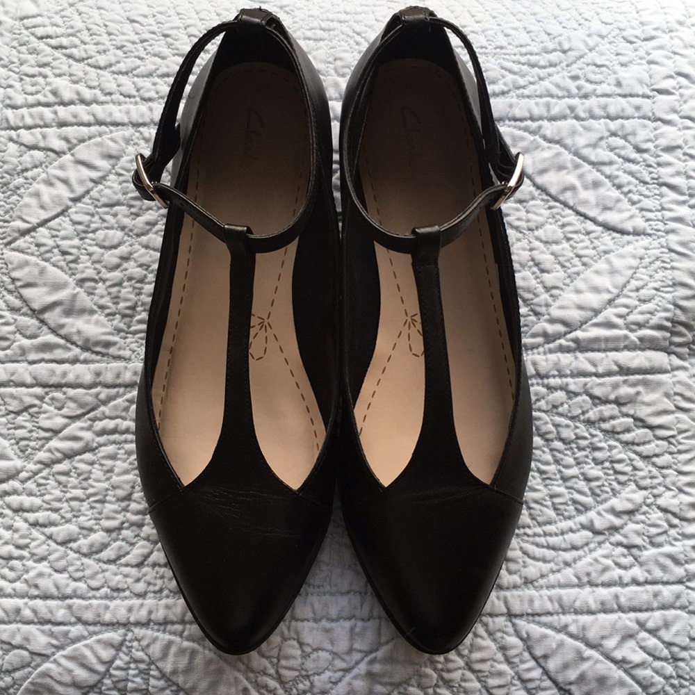 Clarks shoes. Like new.